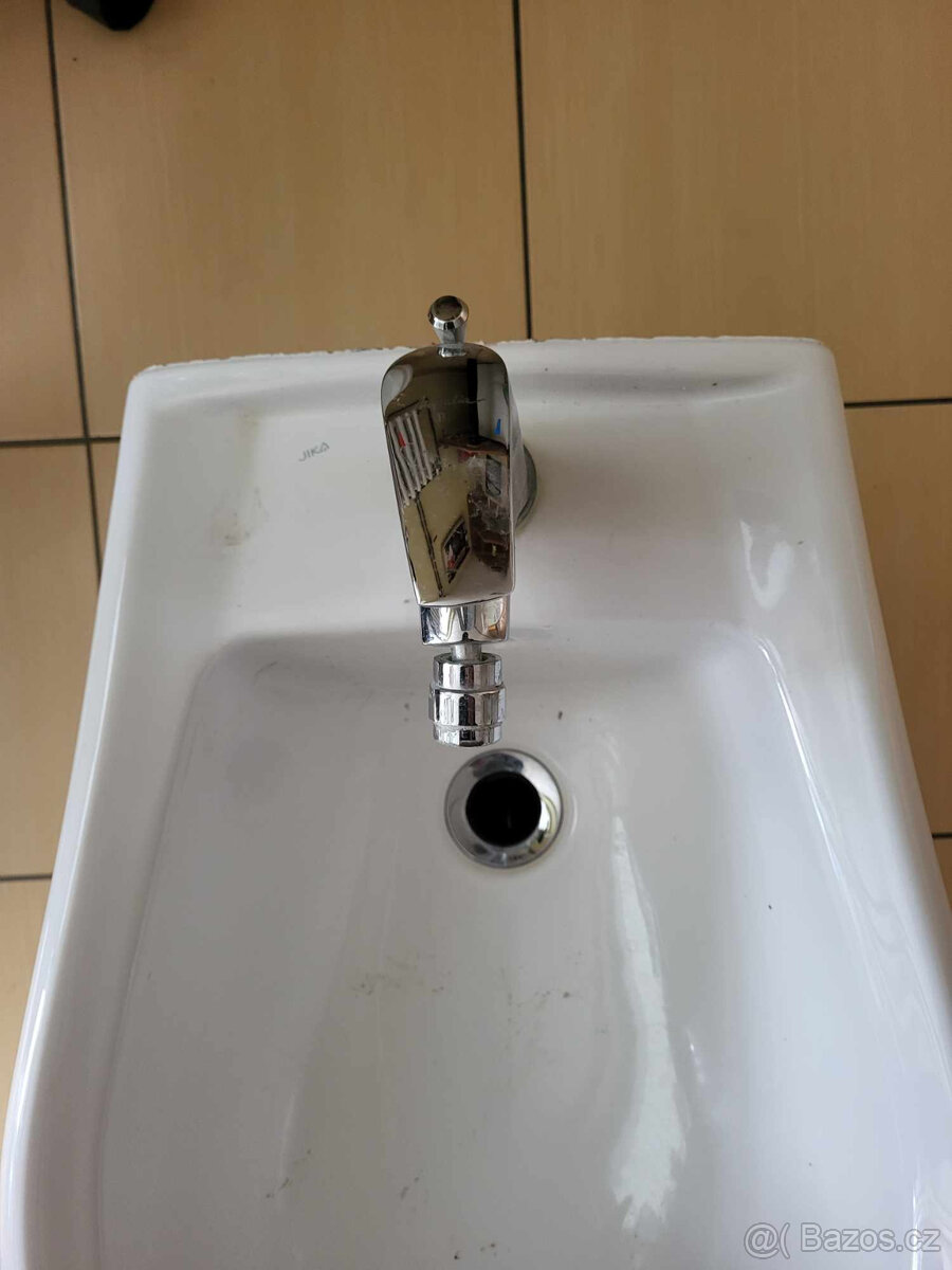 Závěsný Bidet Jika