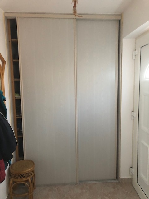 Posuvné dveře k vestavěné skříni