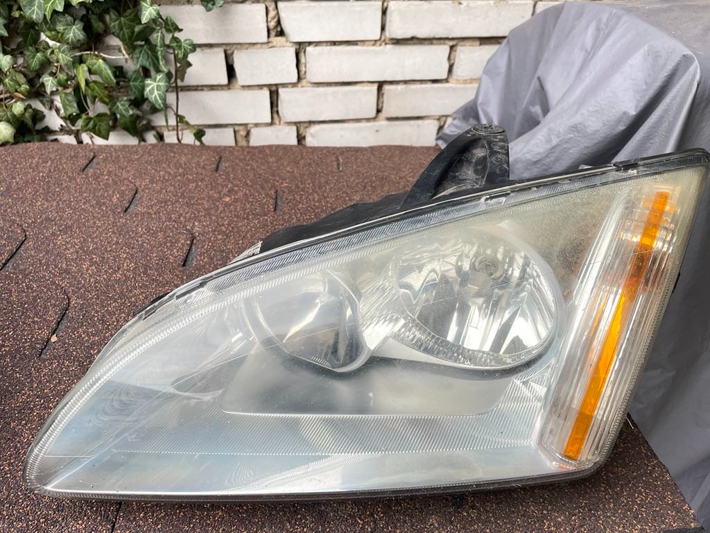 Ford Focus MK2 přední světla/lampy