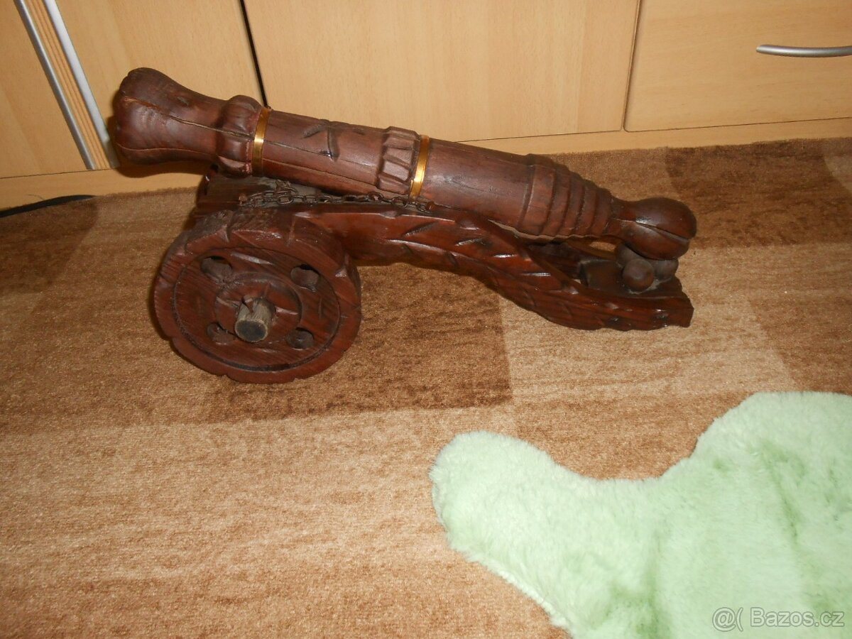 Staré dřevěné dělo 52cm - má drobné vady