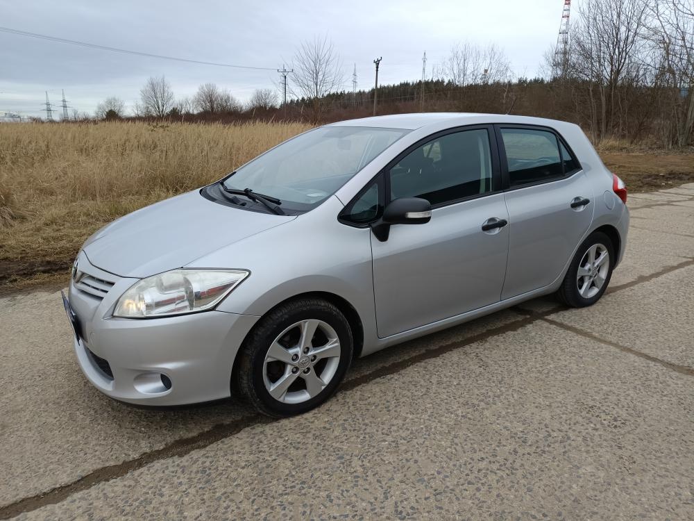 Toyota Auris 1.6 VVT-i AC 6 Kvalt 8/2011