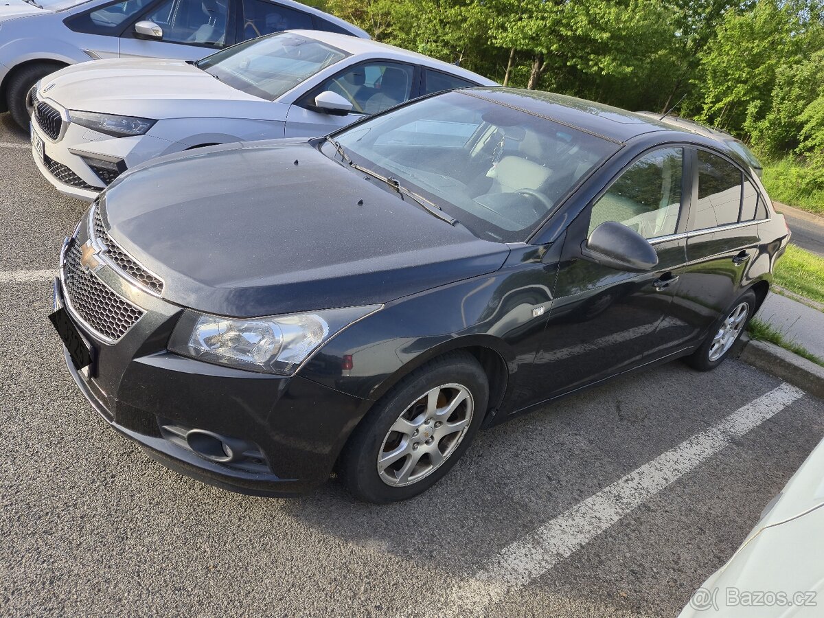 Chevrolet Cruze 2010, AT. Na opravu, nebo na dily
