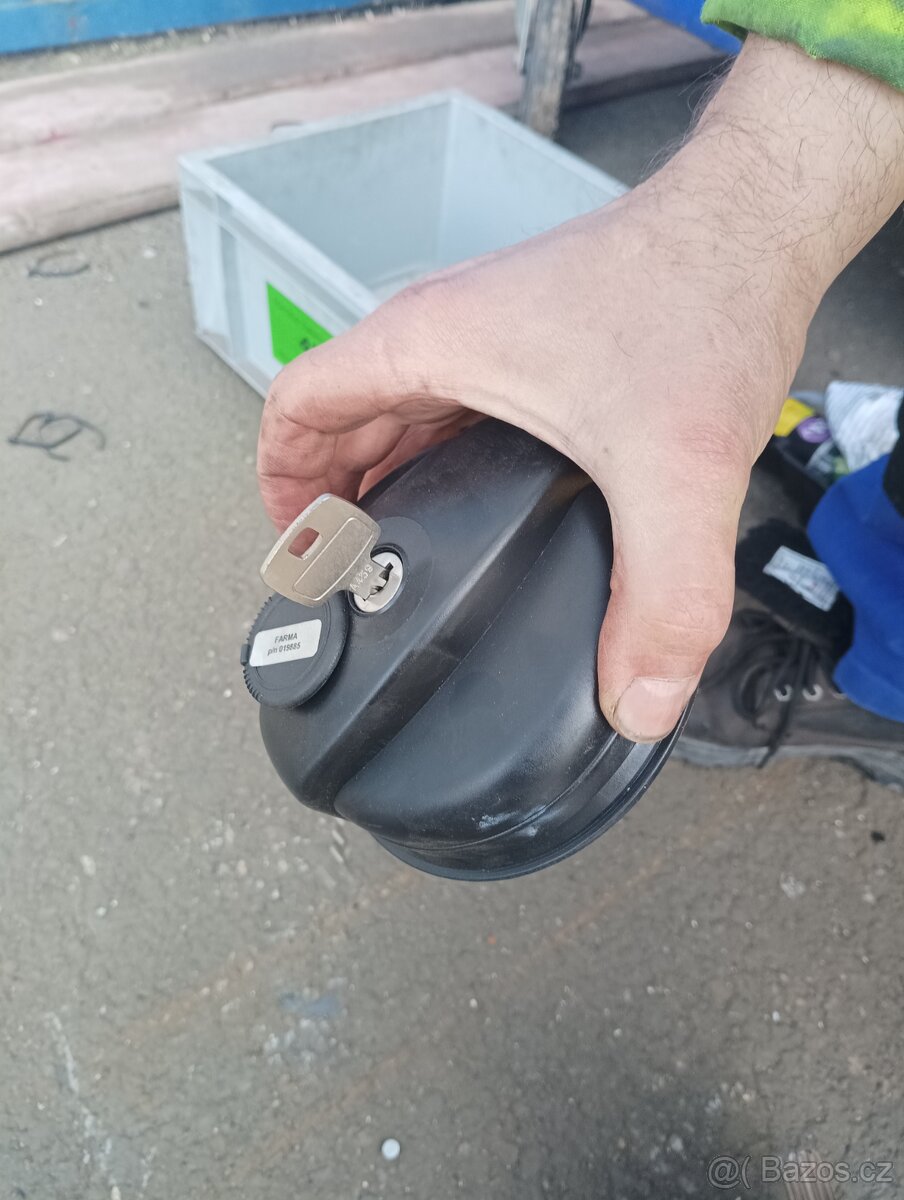 Hydraulické čerpadla ,motorek stěračů , Uzávěry nádrží