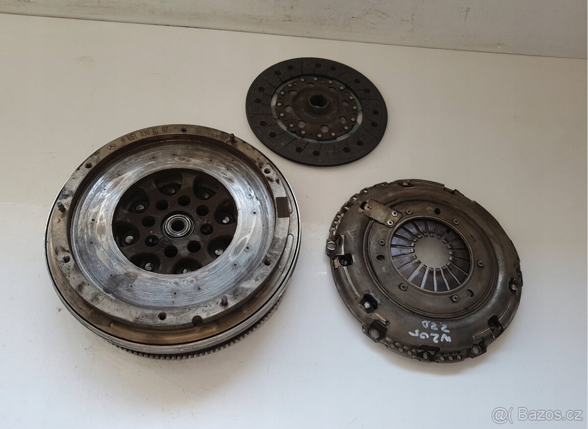 Dvouhmotový setrvačník pro MERCEDES W205 CDI