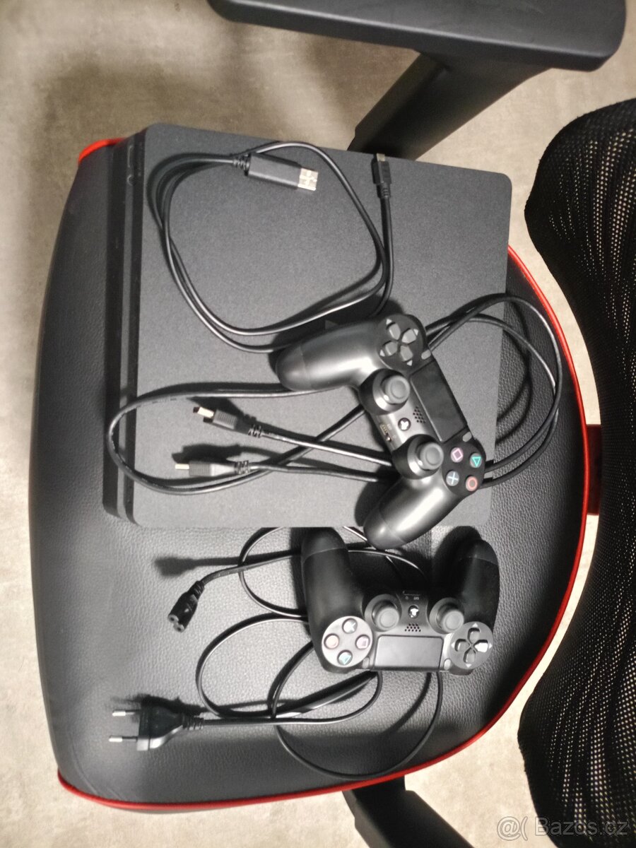 Prodám PlayStation 4 Slim
