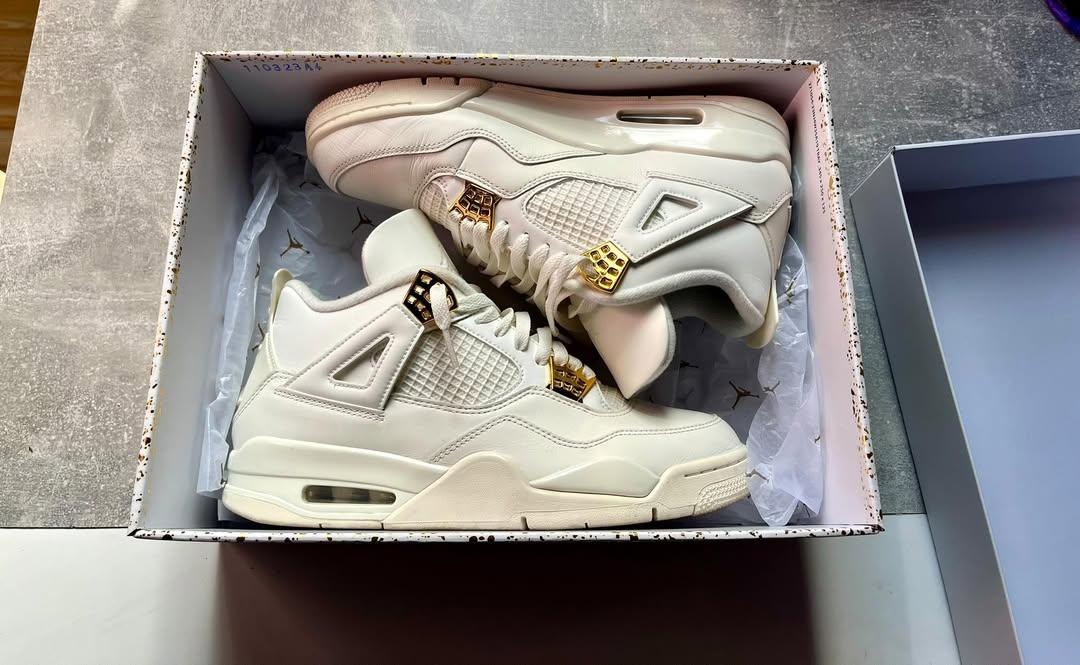 Jordan 4 Metalic Gold