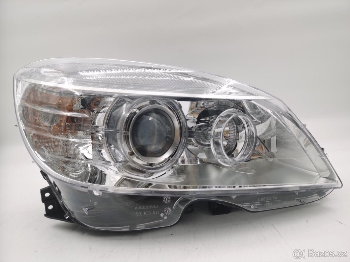 světlo pravé Mercedes-Benz C-CLASS W204 2007-2011 XENON