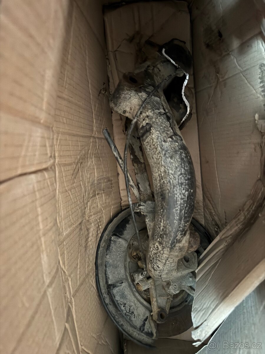 páka pravý zadní kotouč mercedes Benz a170 TDI
