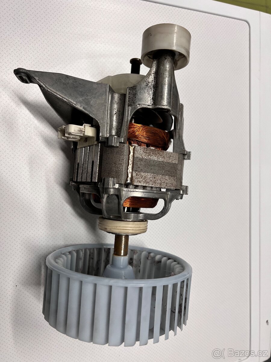 Motor sušičky Bosch