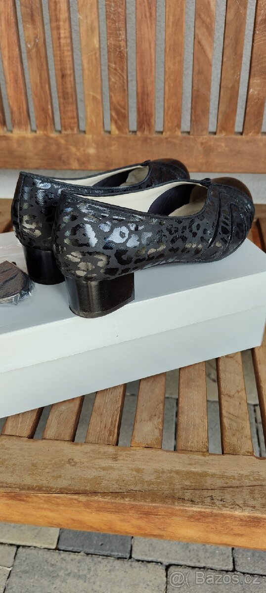 Dámské společenské vel.40 širší