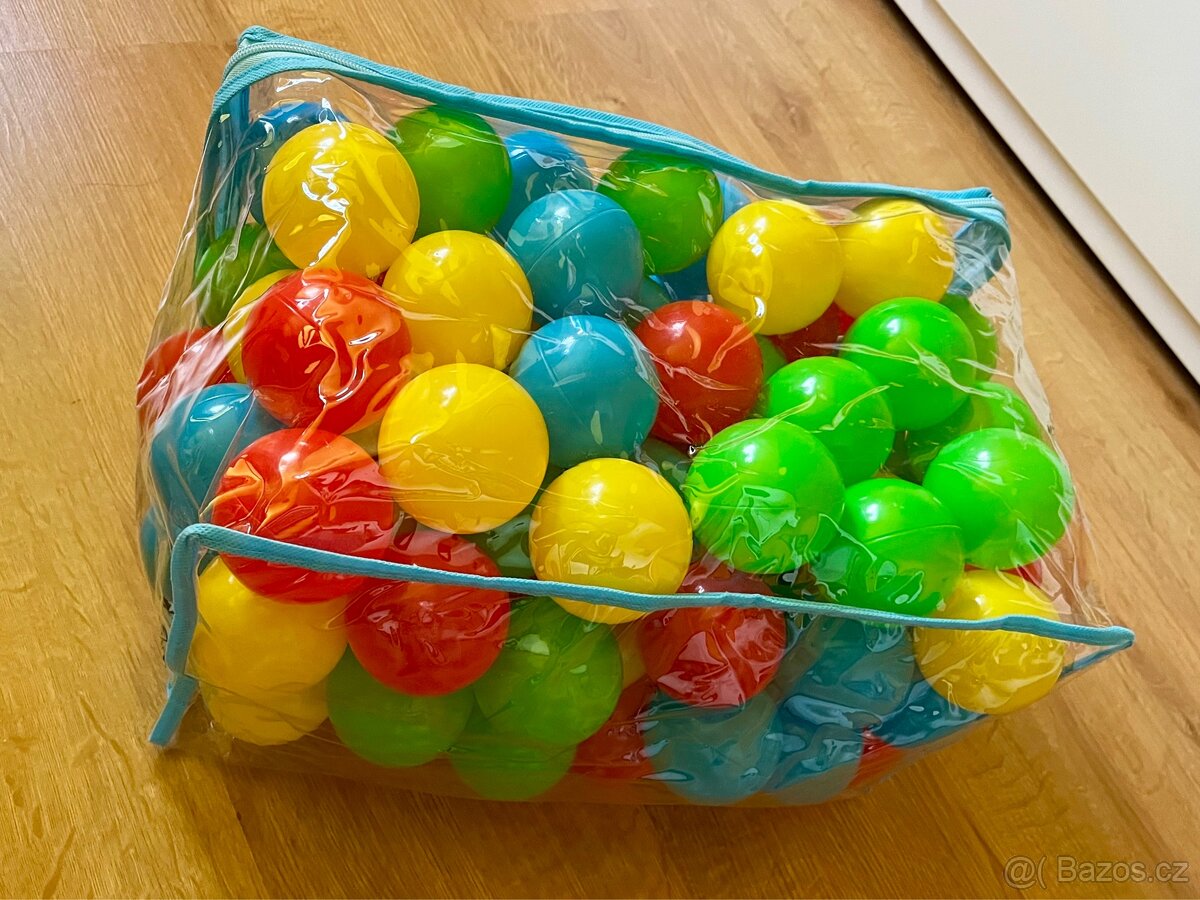 Hračky - míčky a knížka