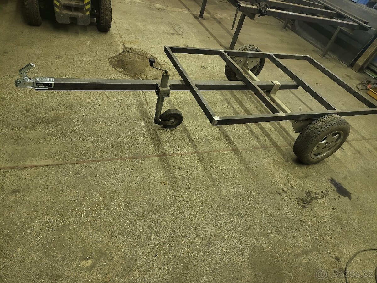 Přívěs na dodělání