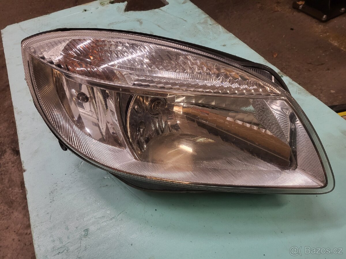 Škoda fabia 2 přední světlo