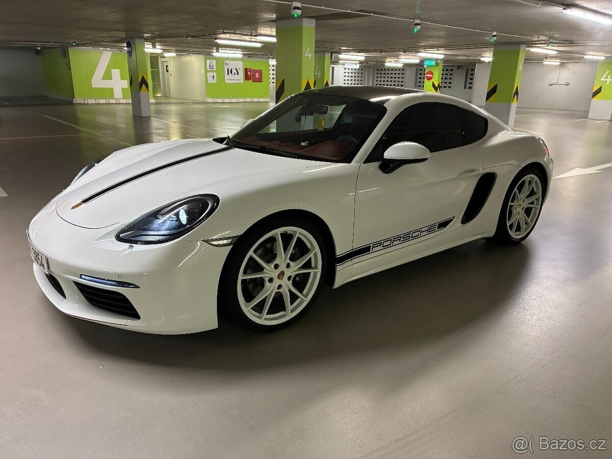 Porsche Cayman 718 zánovní 8.000 km
