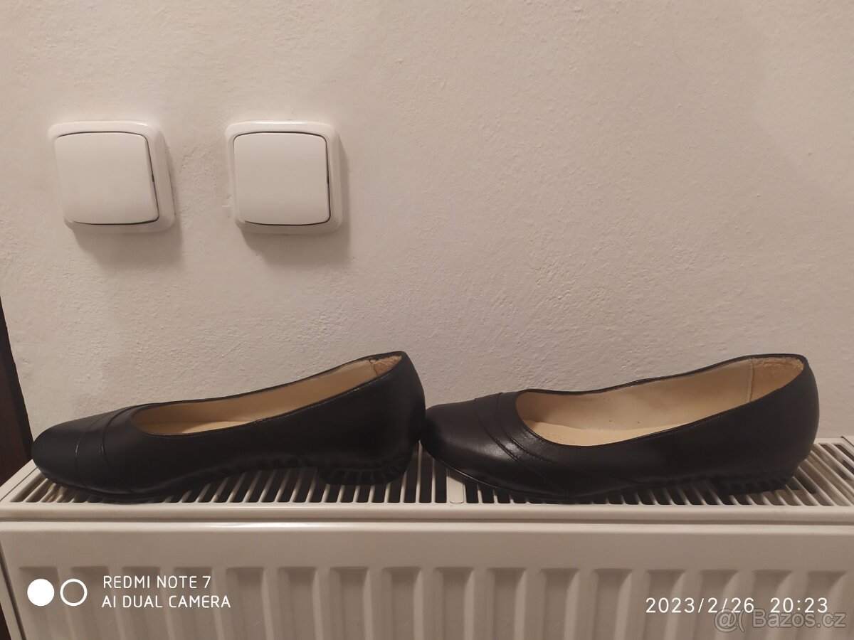 Dámské nové černé mokasíny vel.38, levně