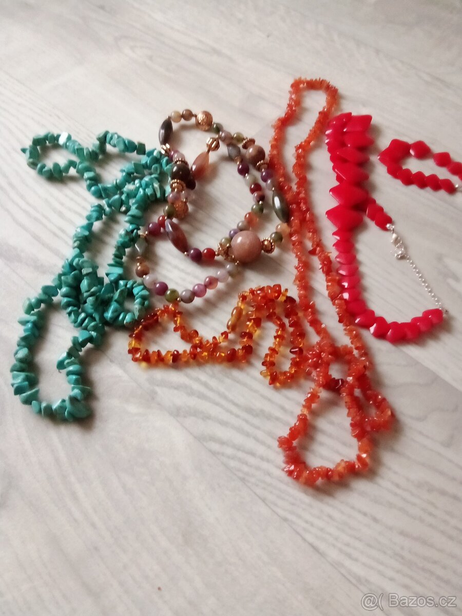 dámské náhrdelníky a náramky