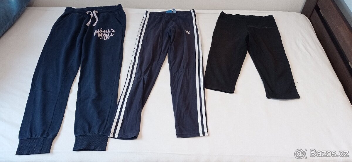 Legíny Adidas, tepláky (vel. 146/152)