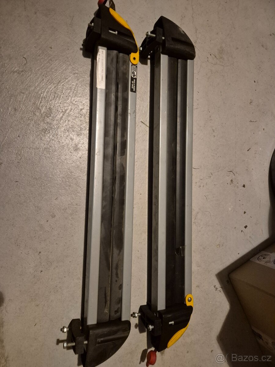 Nosič lyží na příčníky