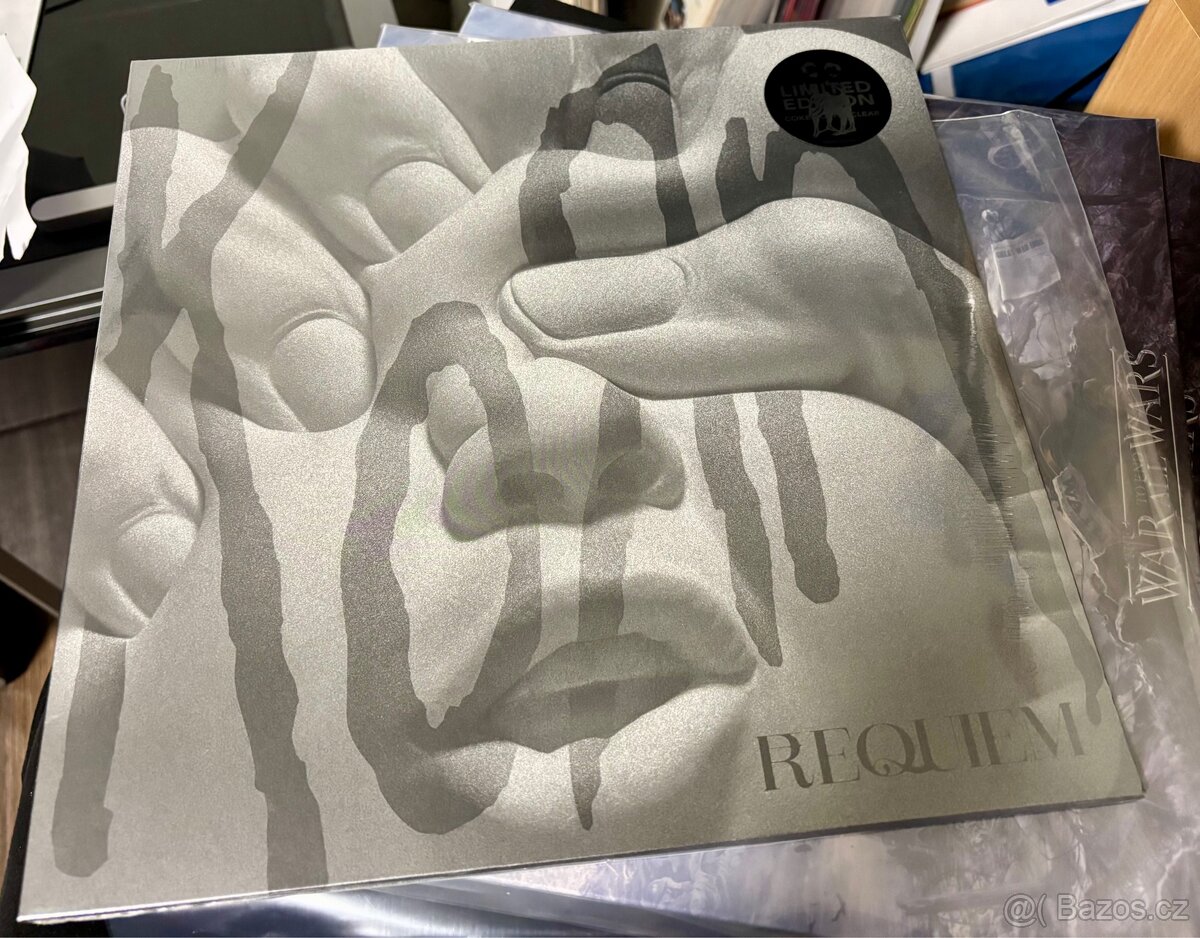 Limitovaný vinyl Korn Requiem - coke bottle clear