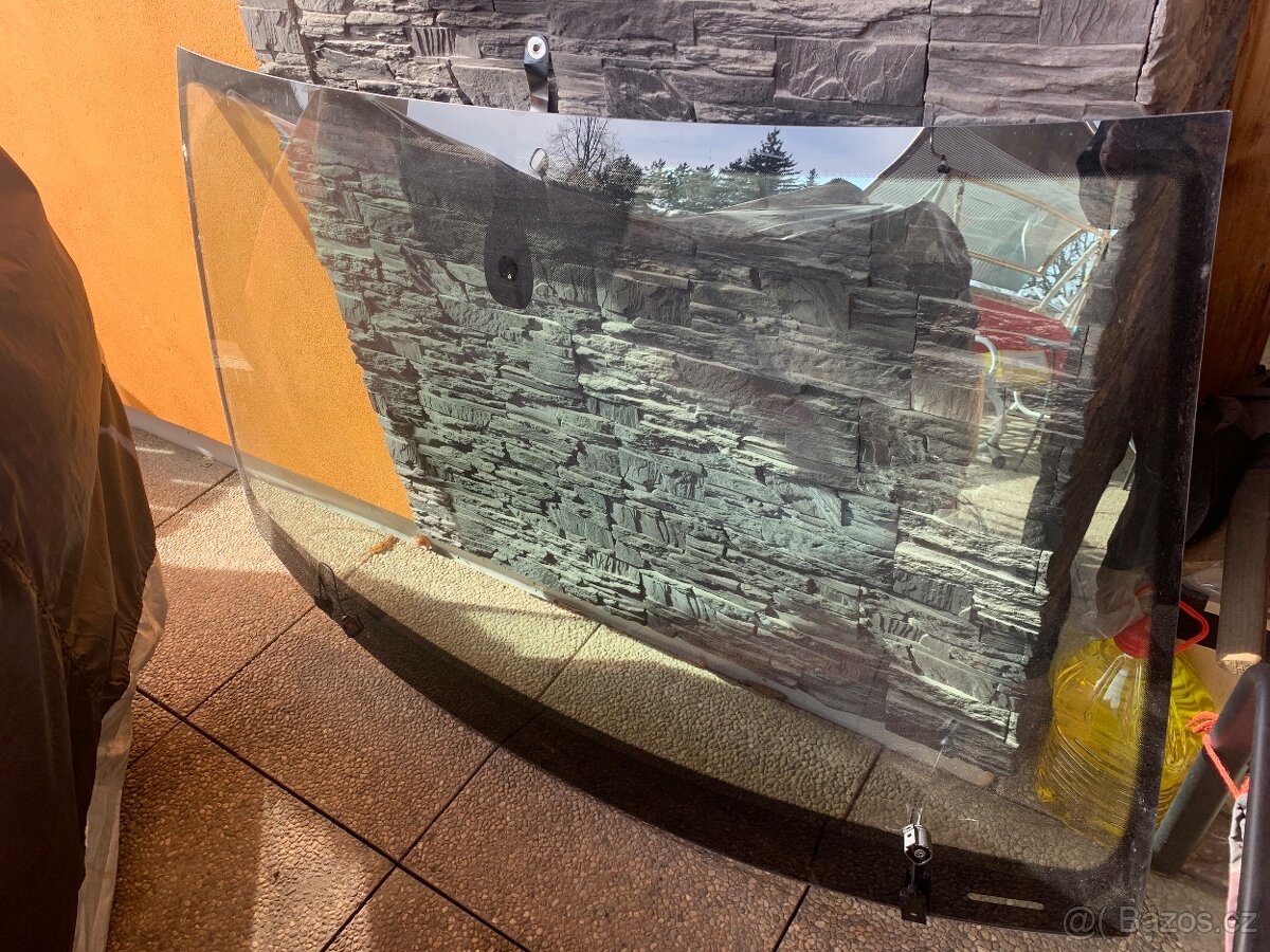 Škoda Karoq Čelní sklo  okno vyhřívané