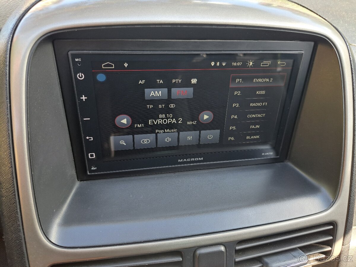 Autorádio Macrom M-AN700
