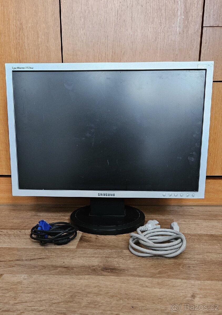 MONITOR NA POČITAČ