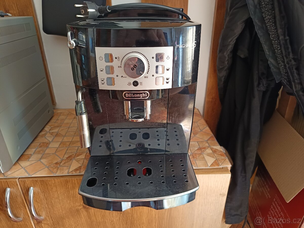 Automatický kávovar DeLonghi