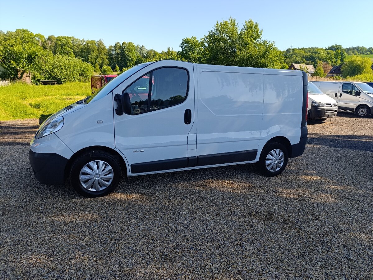 Renault Trafic Vivaro 2.0 DCi 84kw navi klima DPH
