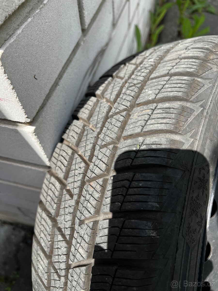 Dvě kola se zimními pneu 16”