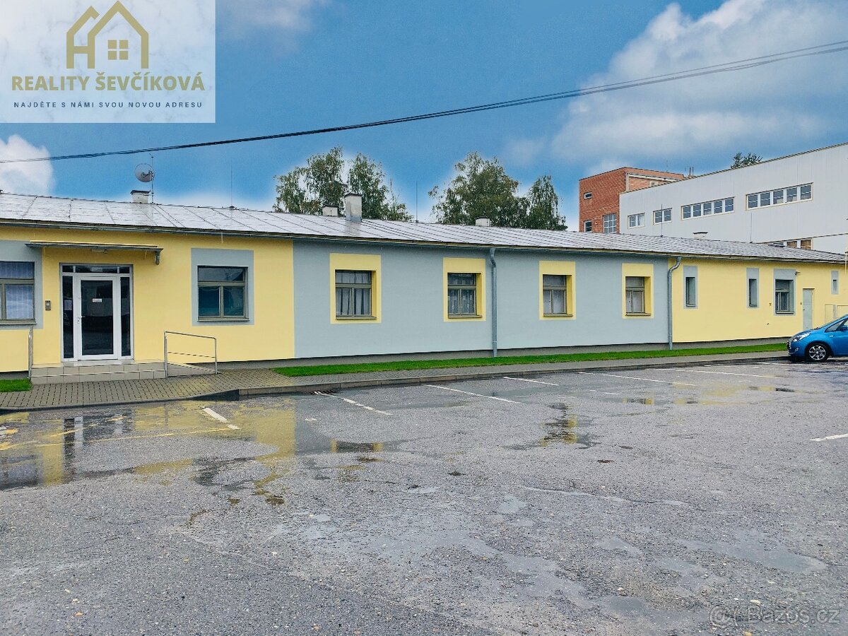Pronájem dvou propojených kanceláří, 35 m2