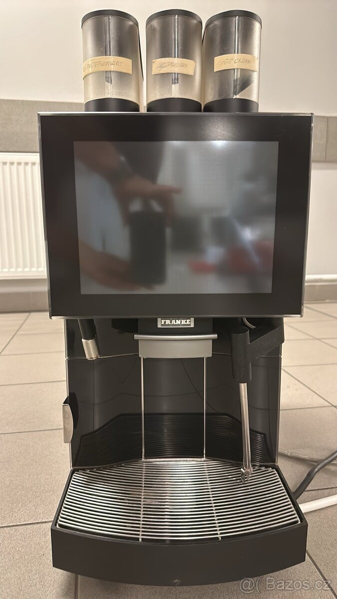 Franke FCS4028 plnoautomatický gastro kávovar, 3-zásobníkový