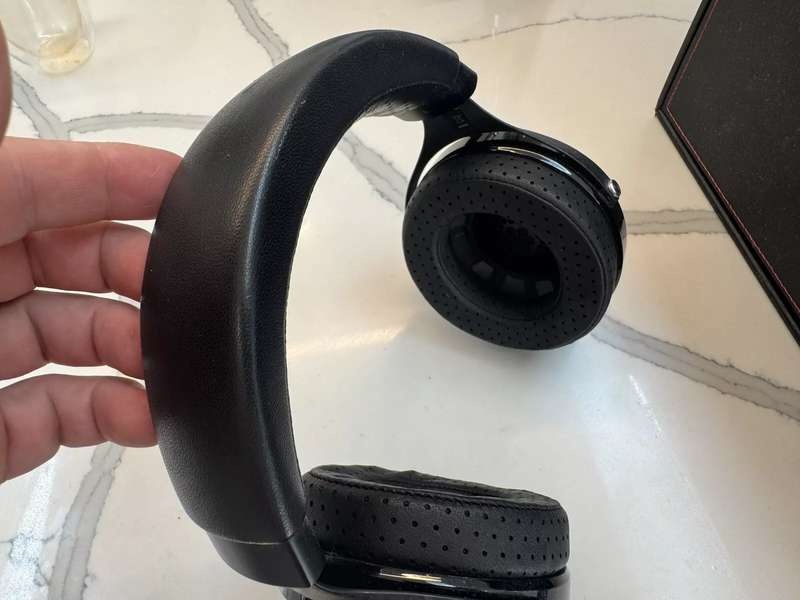 Hi-end sluchátka + Norne Silver kabely – top stav