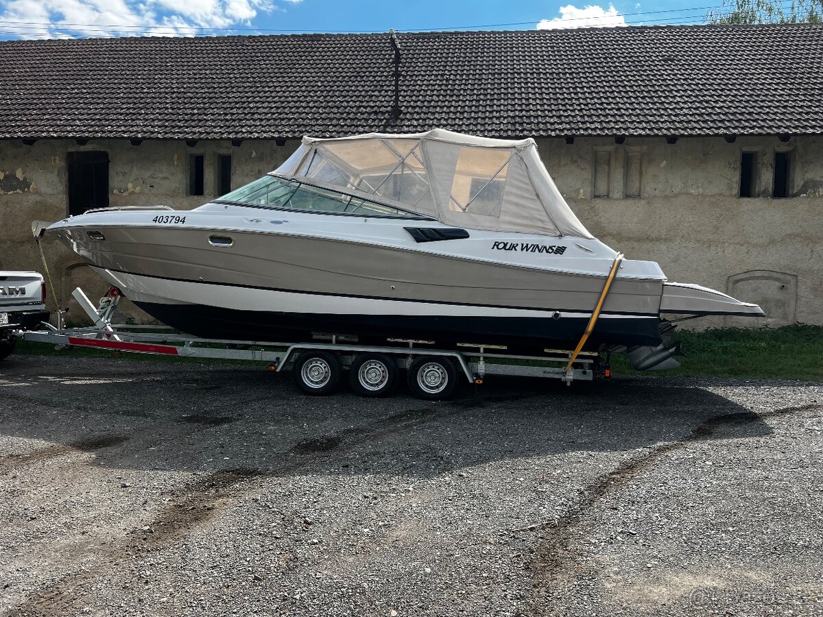 Fourwinns 285 top stav záruka Zimní cena
