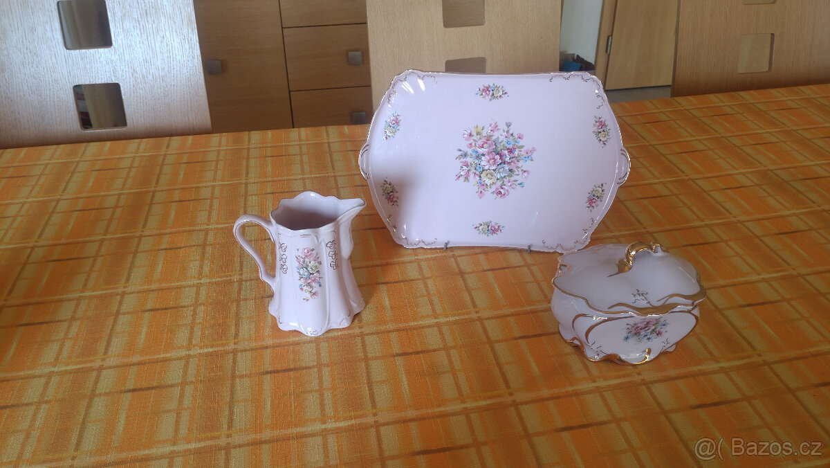 Růžový porcelán