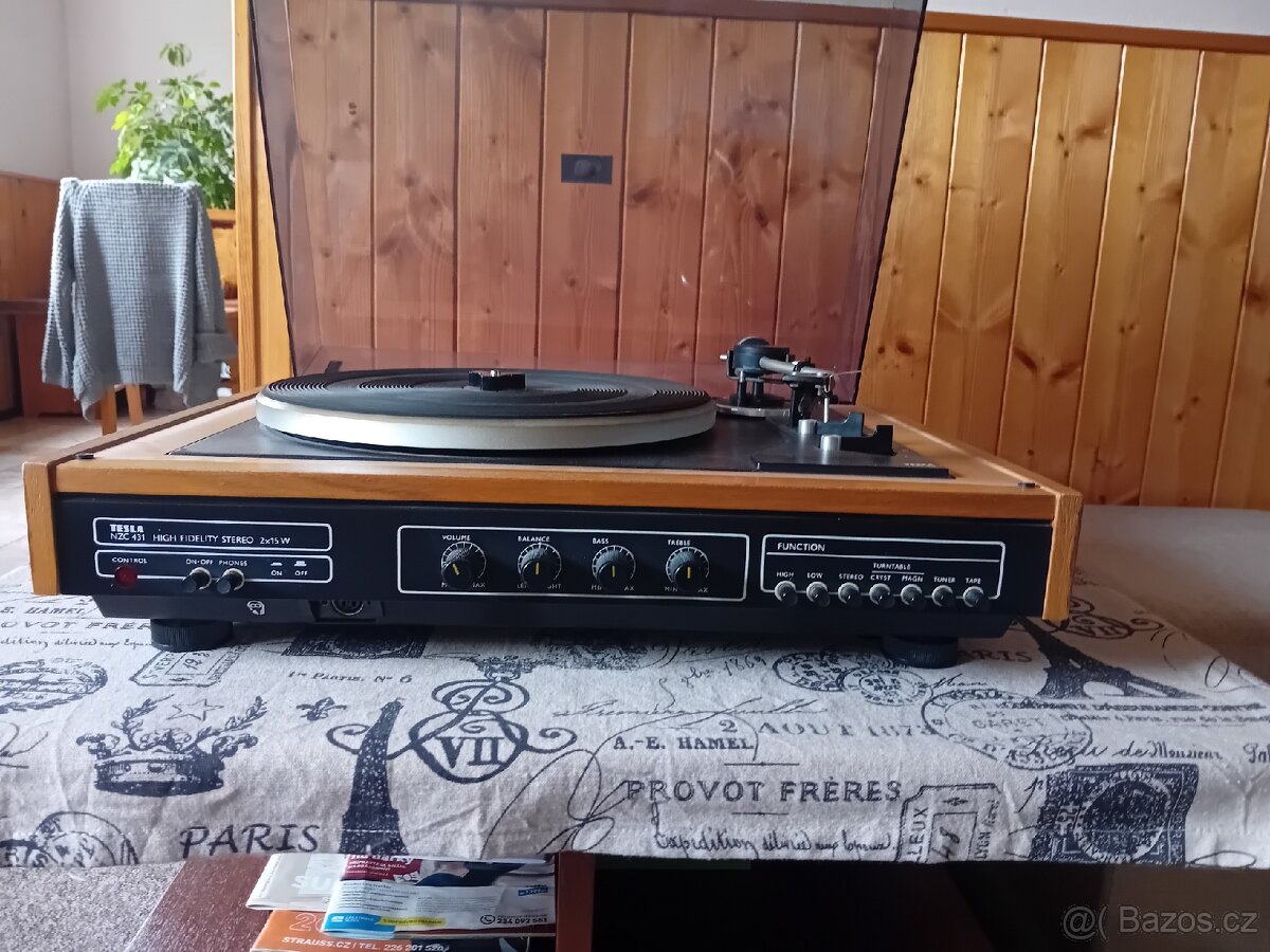 Gramofon TESLA NCZ 431