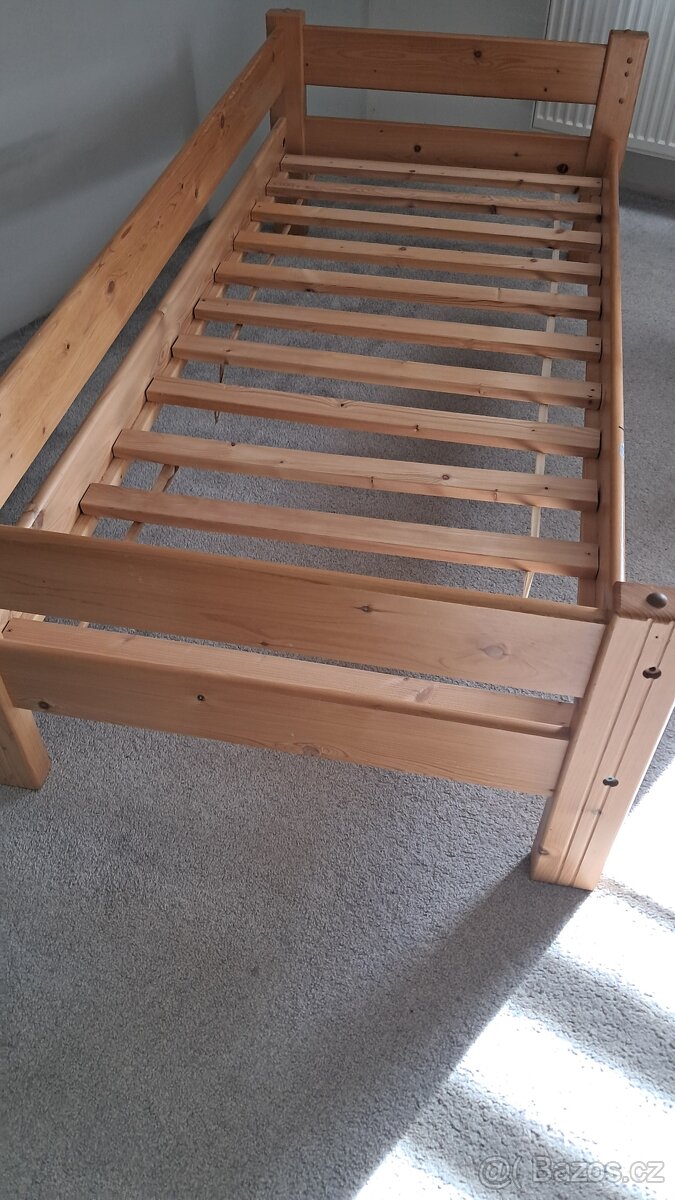 Masivní dřevěná postel 90x200