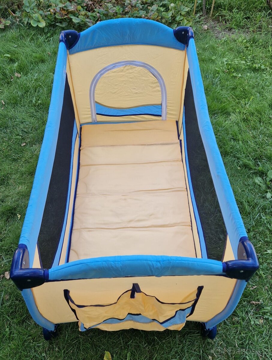 Cestovní rozkládací postýlka