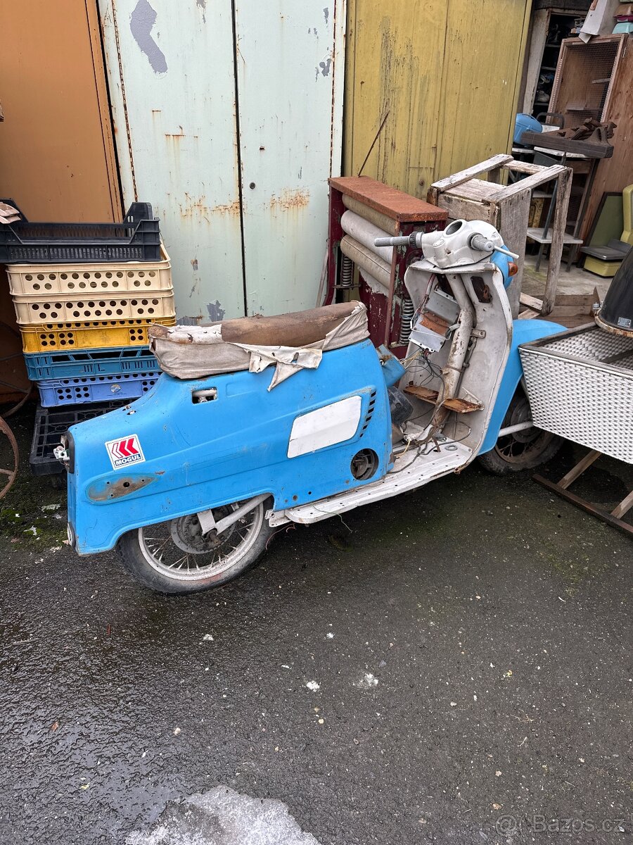 Manet Tatran S 125 skútr