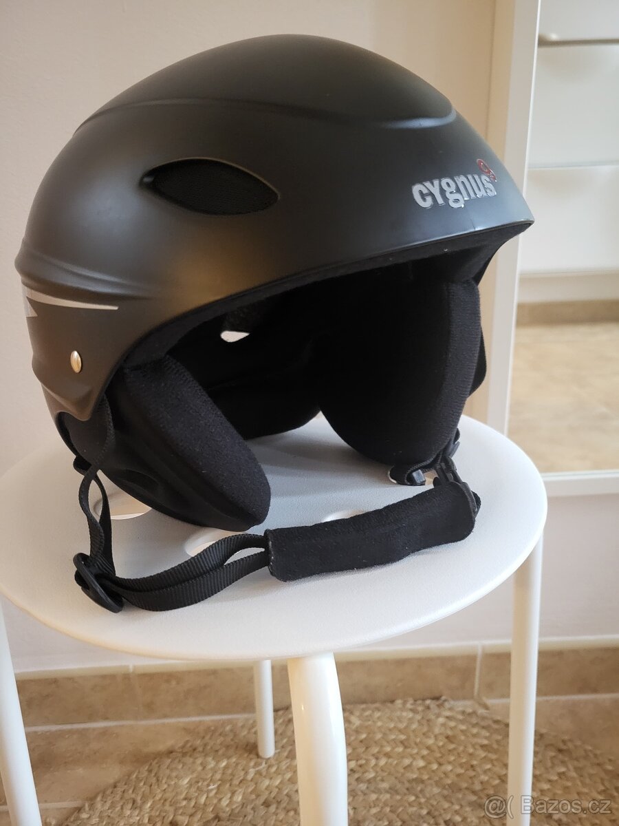 Dámská lyžařská přilba