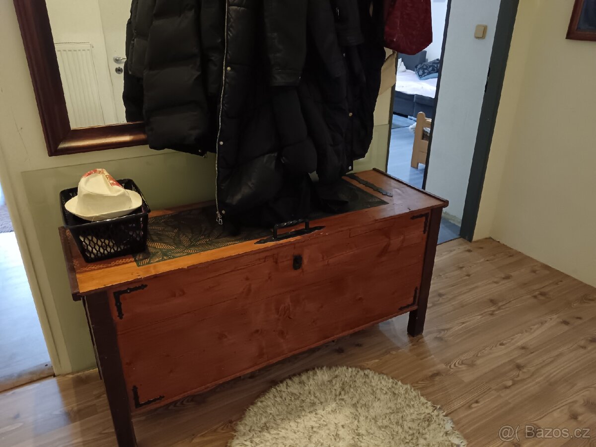 Stará velká truhla