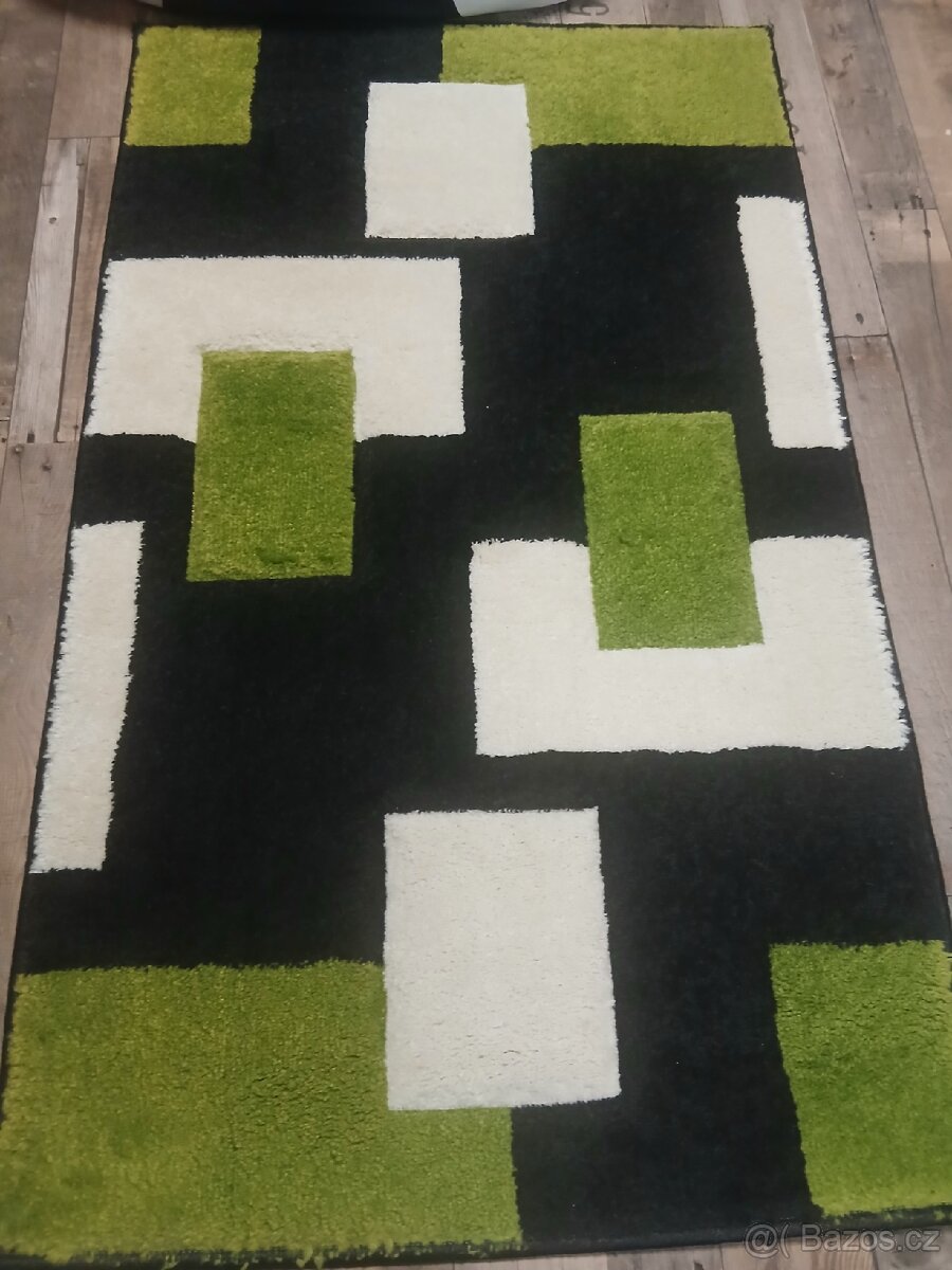Koberec Černo-Zeleno-Bílý