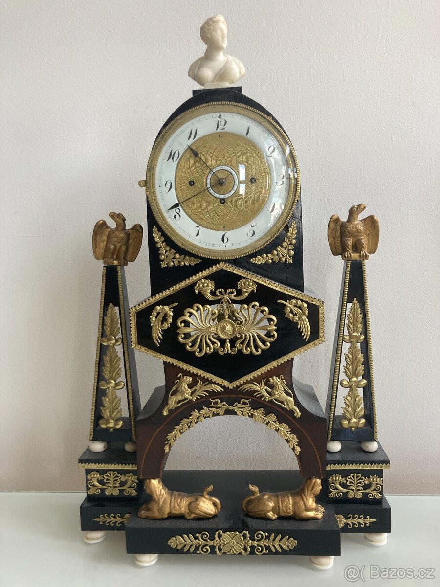 EMPIROVE HODINY S MOROVYMY SLOUPY