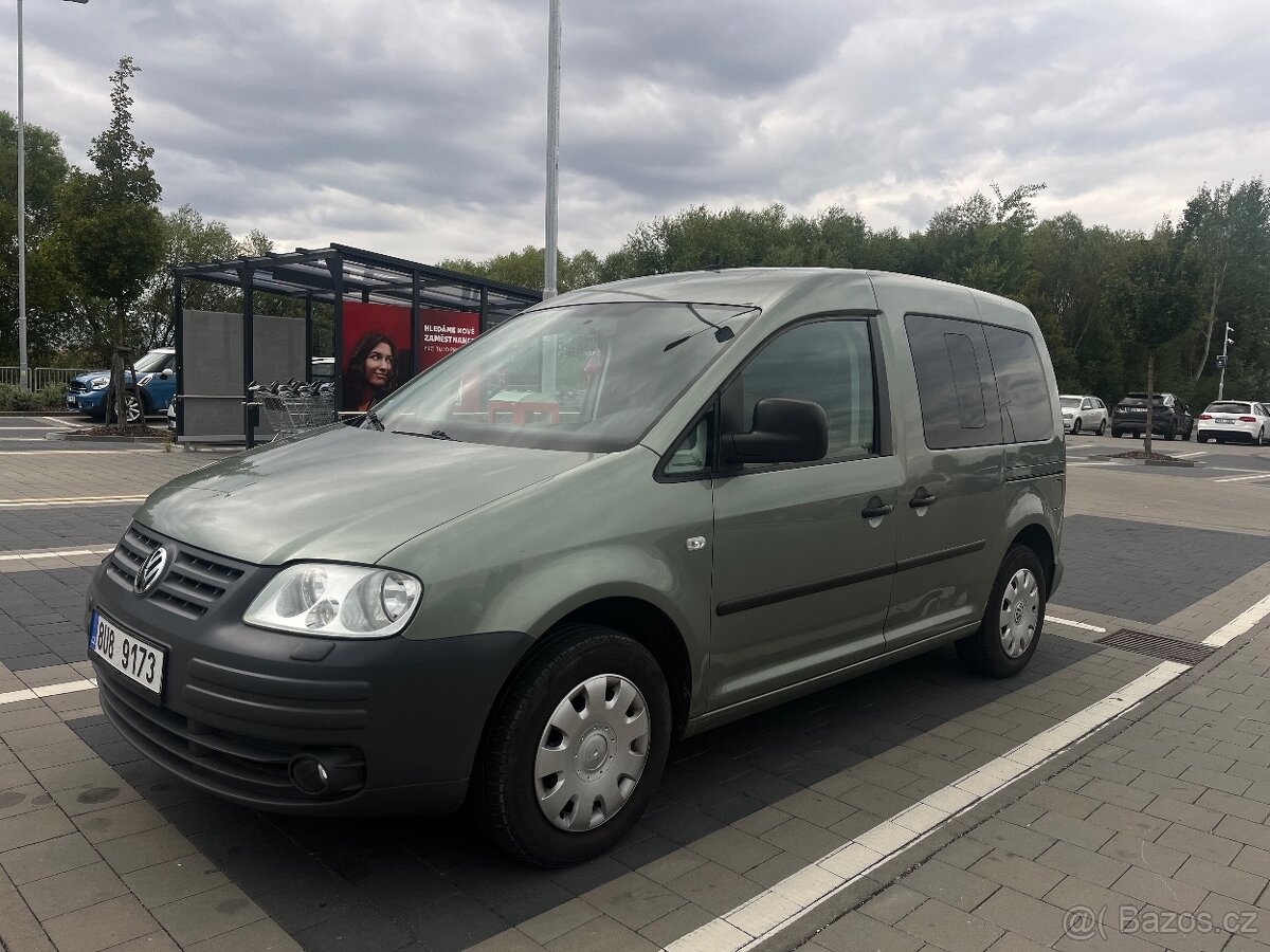Caddy 1.9 tdi 77 kw 7 míst