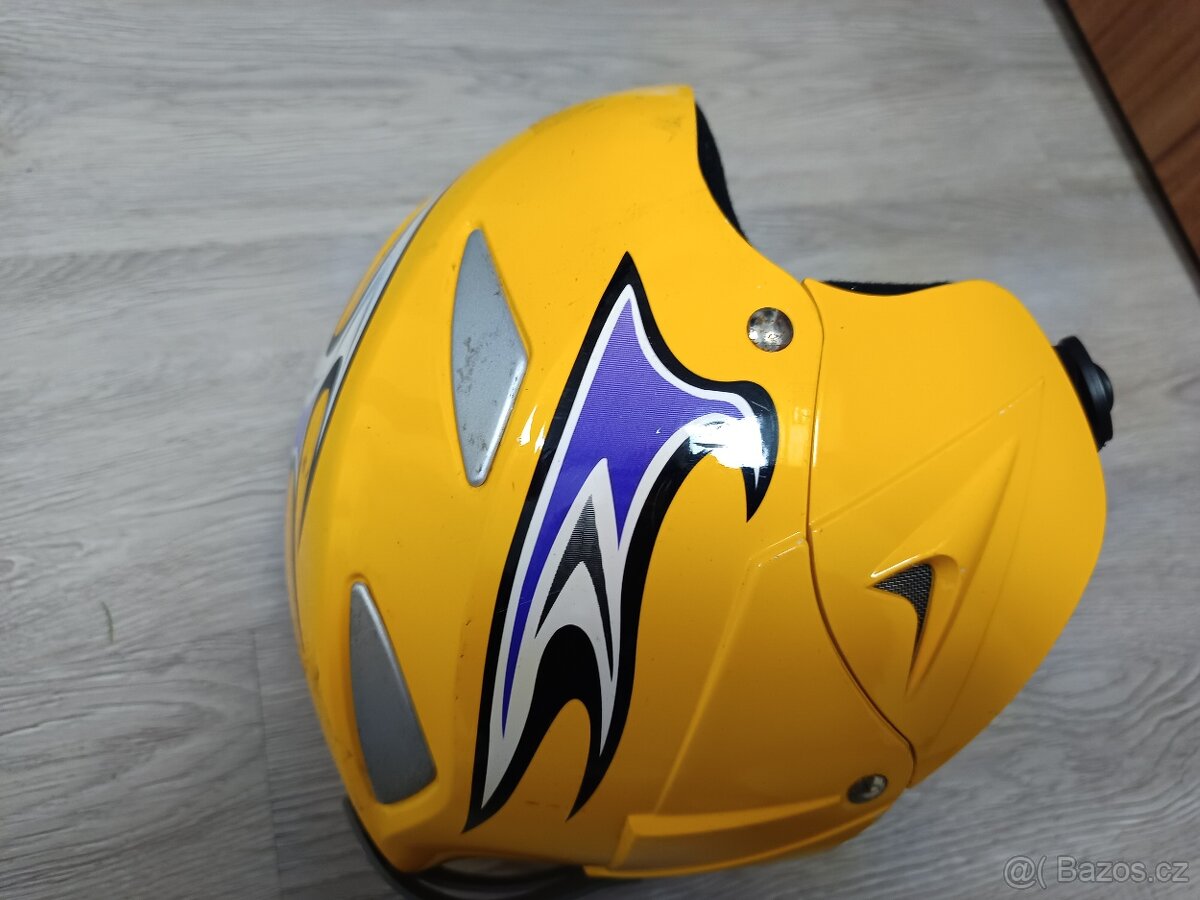 Chlapecká helma na lyže