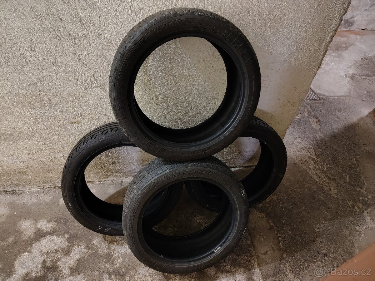 Sada letních pneumatik 225/45 R18 95Y