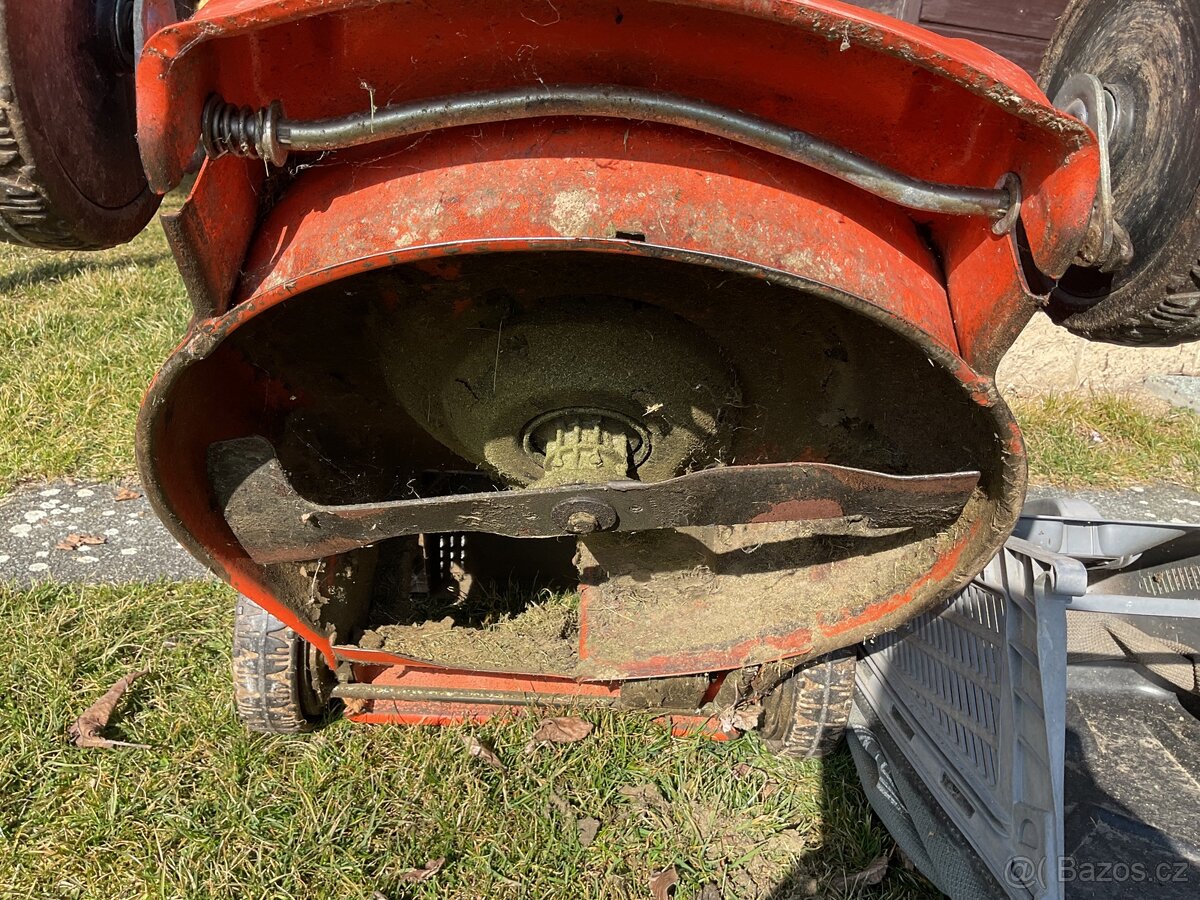 Benzínová sekačka Briggs & Stratton 550