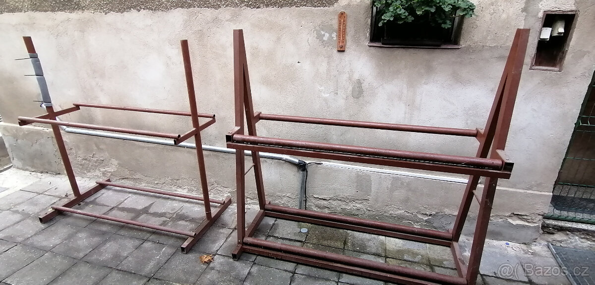 Prodám 2 x stojan / regál na pneumatiky