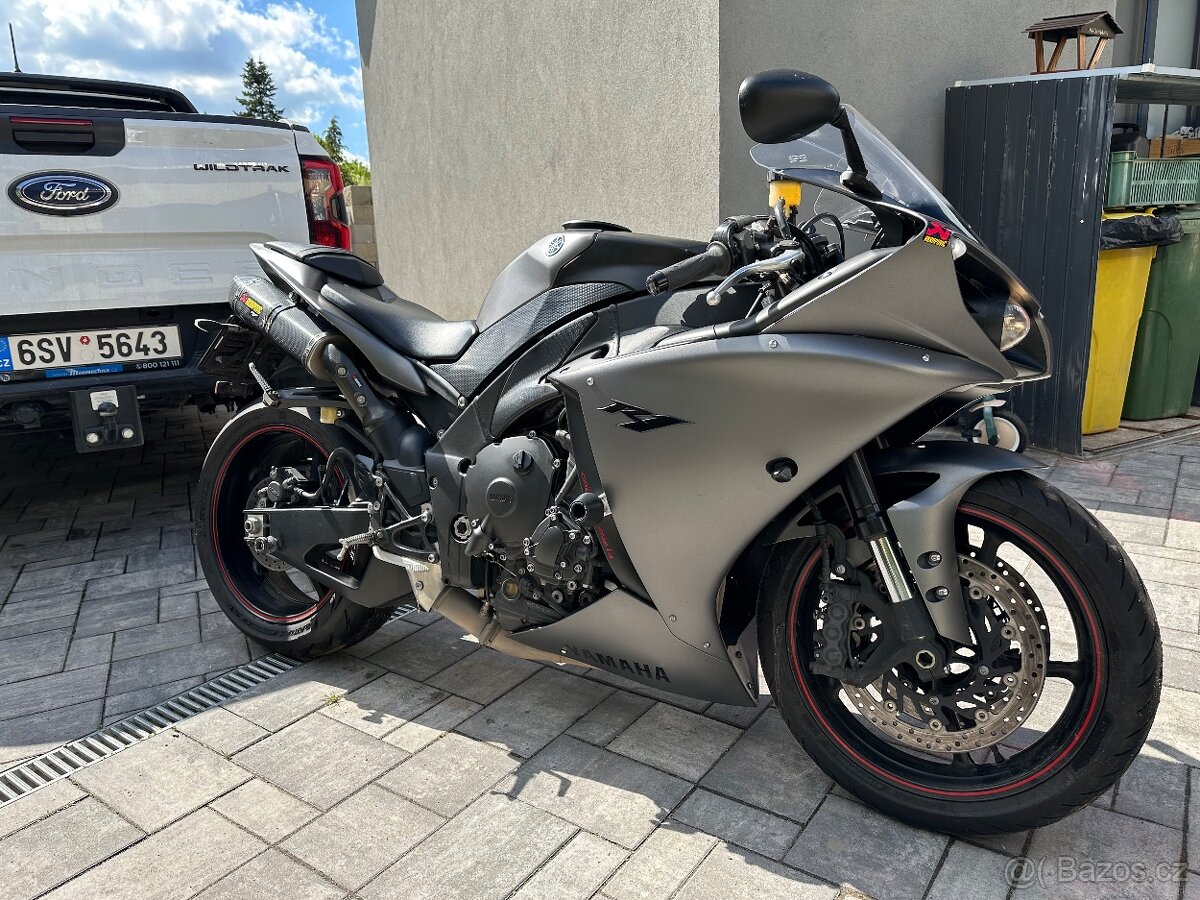 Yamaha YZF-R1 (2013), Akrapovič, 29 600 km – krásný stav