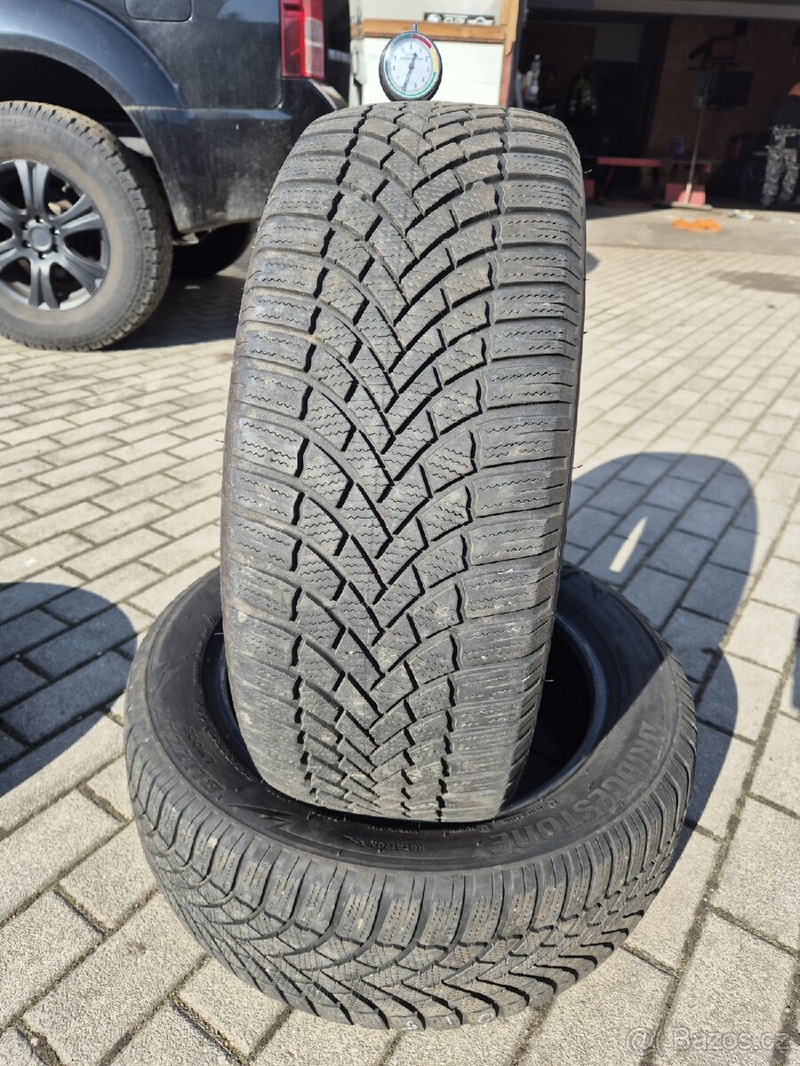 150. 2 kusy zimních pneumatik 215/55/17