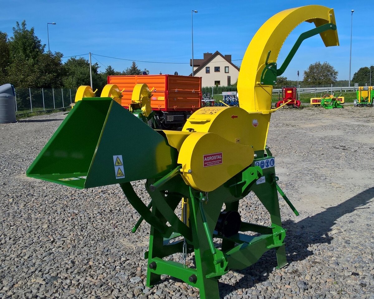 Štěpkovač na větve za traktor